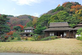 内苑の古い建物